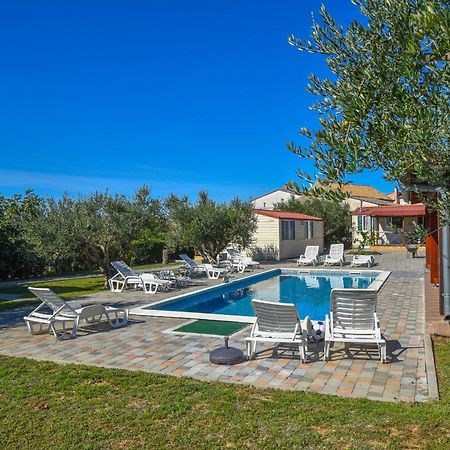 Apartments Flora Pakoštane Екстериор снимка