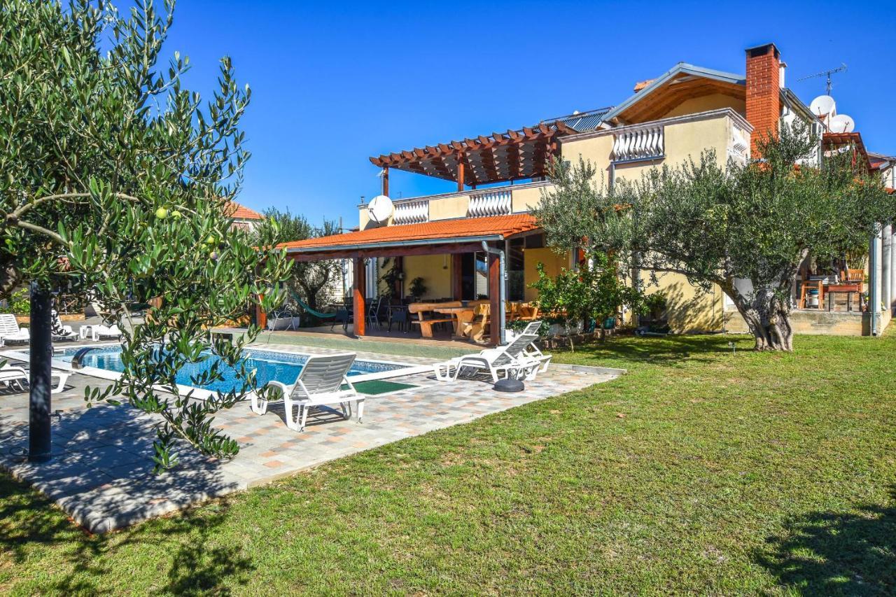 Apartments Flora Pakoštane Екстериор снимка