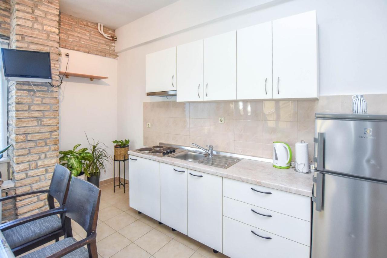 Apartments Flora Pakoštane Екстериор снимка