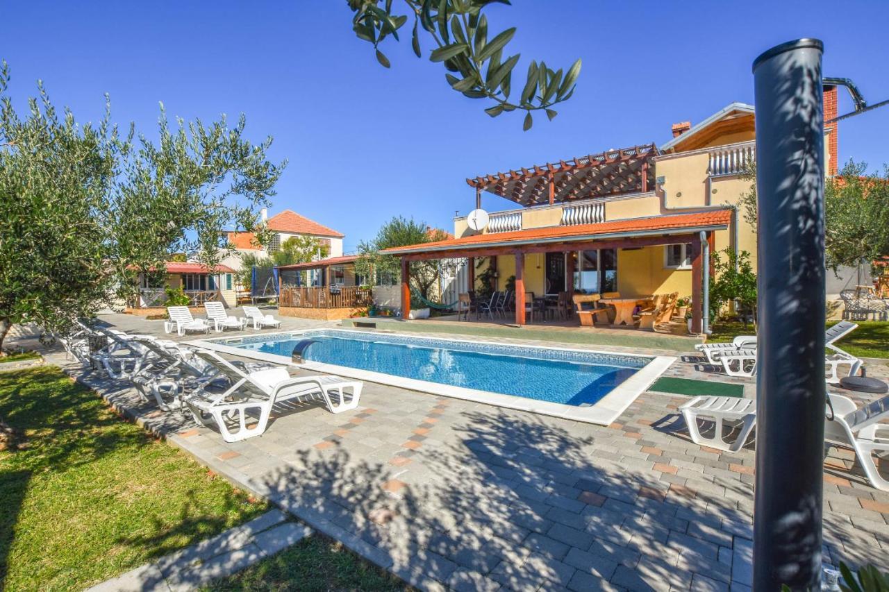Apartments Flora Pakoštane Екстериор снимка