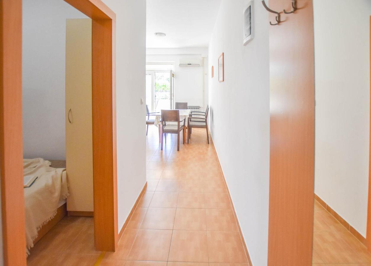 Apartments Flora Pakoštane Екстериор снимка