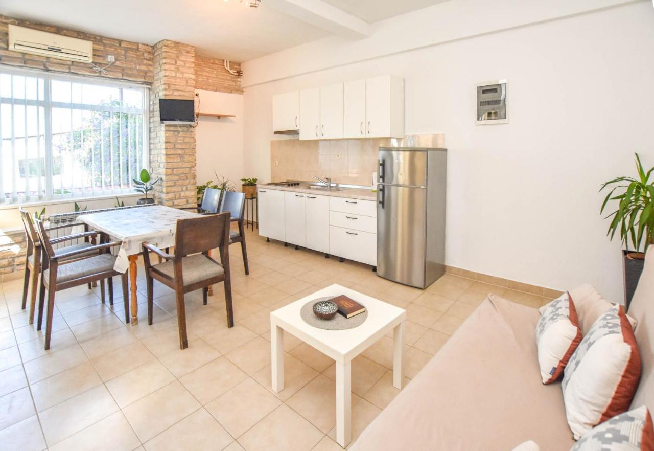 Apartments Flora Pakoštane Екстериор снимка