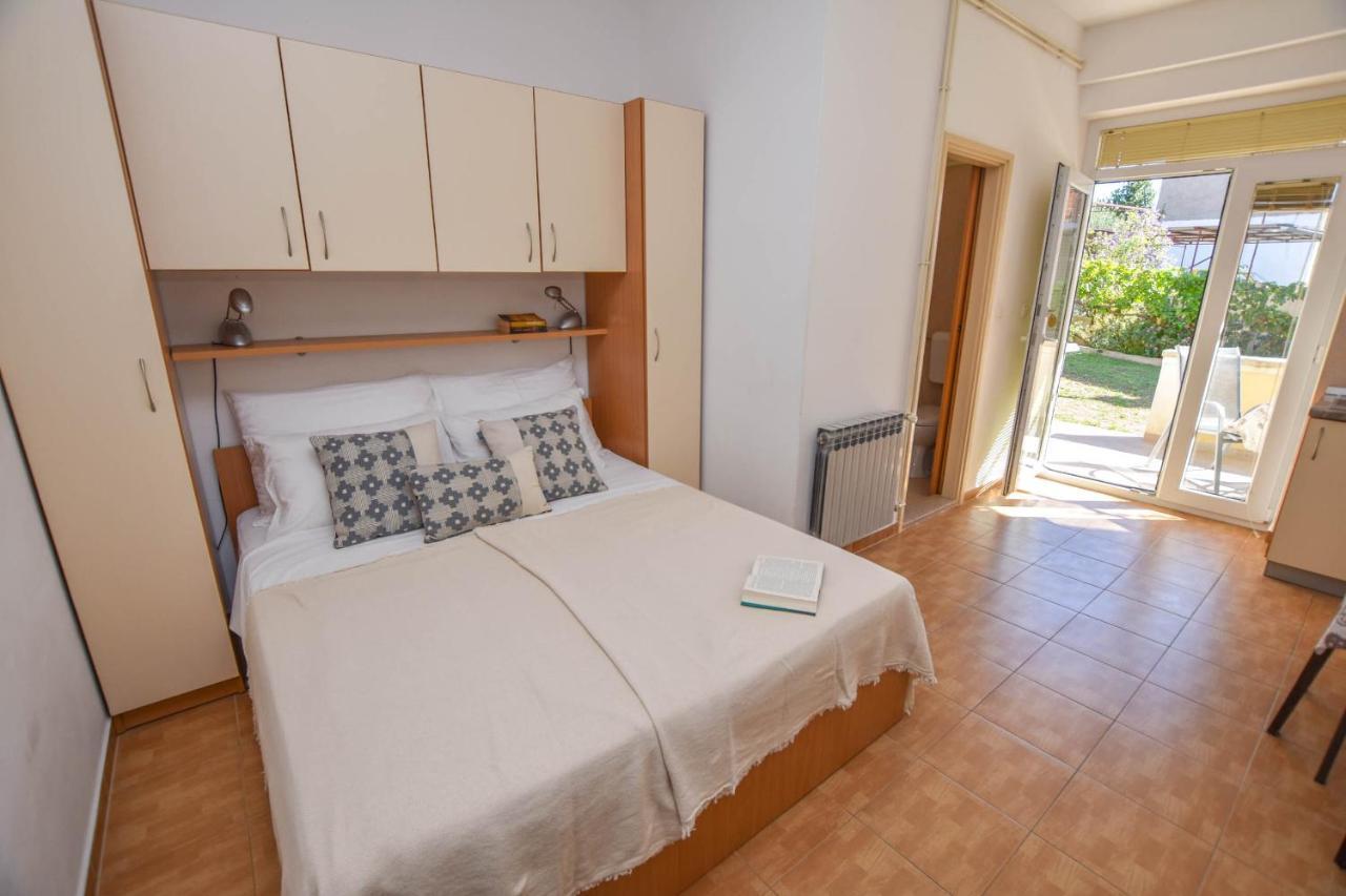 Apartments Flora Pakoštane Екстериор снимка