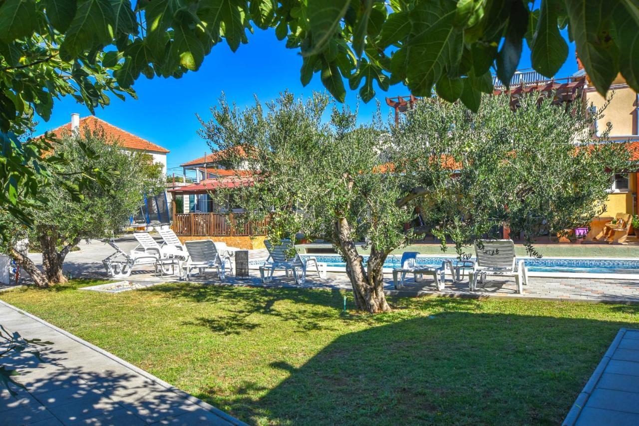 Apartments Flora Pakoštane Екстериор снимка