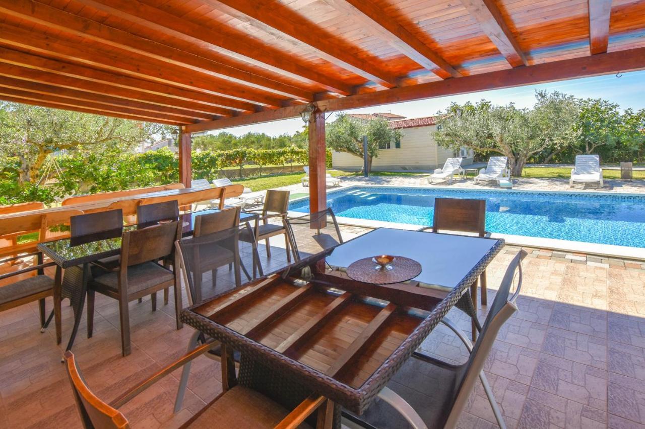 Apartments Flora Pakoštane Екстериор снимка