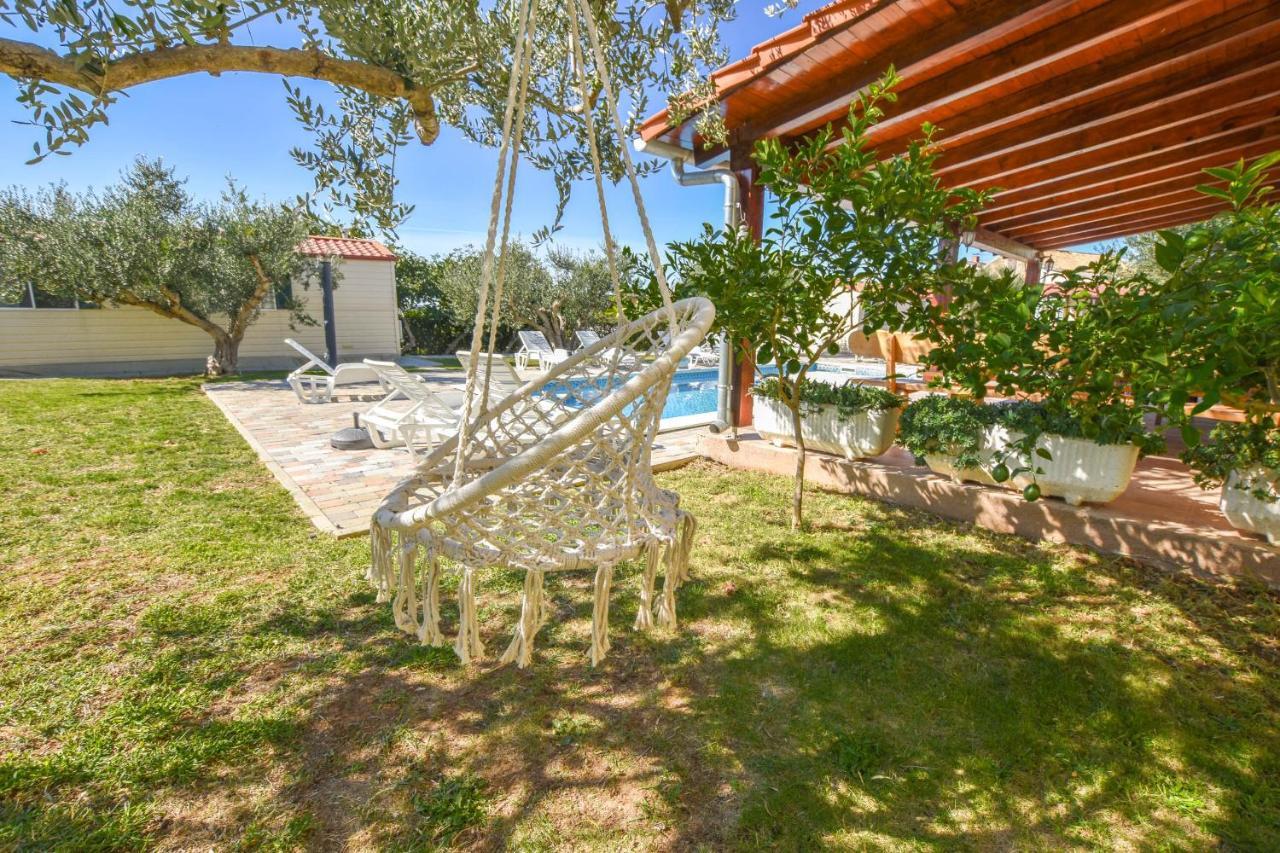 Apartments Flora Pakoštane Екстериор снимка
