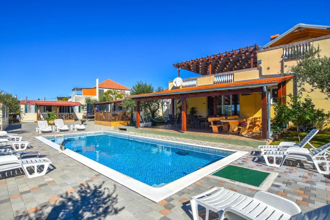 Apartments Flora Pakoštane Екстериор снимка
