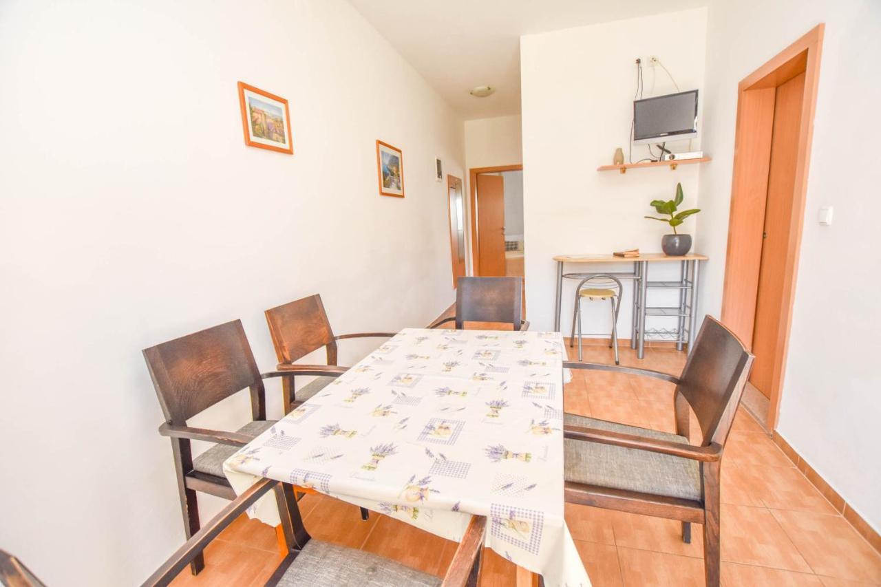 Apartments Flora Pakoštane Екстериор снимка