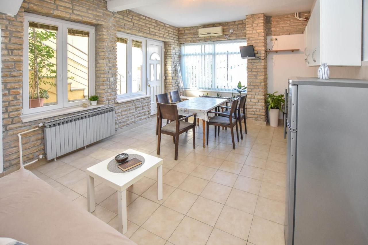 Apartments Flora Pakoštane Екстериор снимка