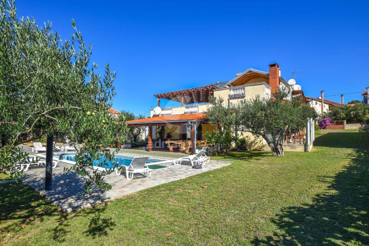 Apartments Flora Pakoštane Екстериор снимка